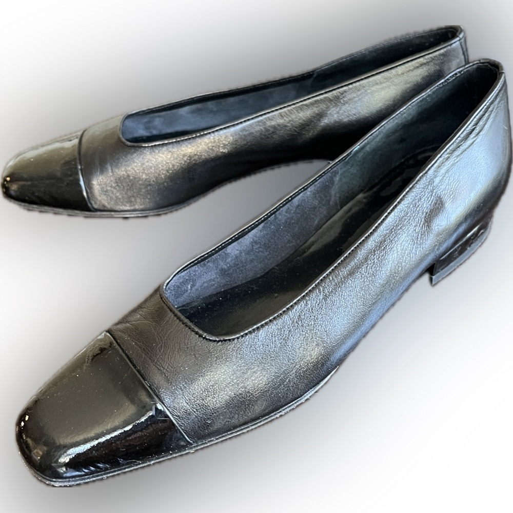 VANELi Nappa Leather Capped Toe Flat Skimmer, 1 inch heel, Leather Sole, 6.5 SS
